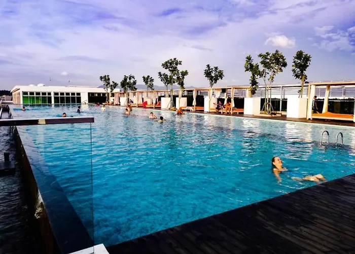 Blue Sky Apartment At Sutera Avenue 5-6 Pax