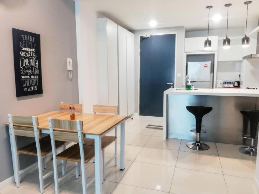 Apartment Blue Sky At Sutera Avenue 5-6 Pax *